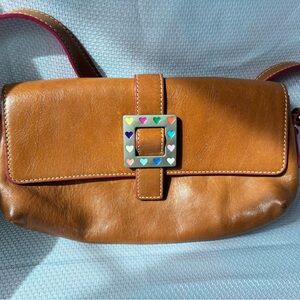 Dooney & Bourke Women’s brown leather purse, Heart Buckle